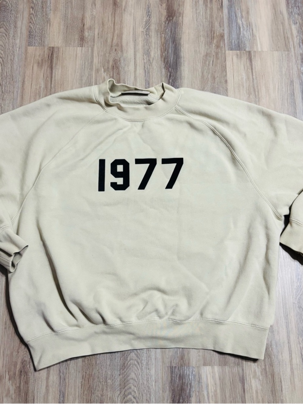 Essentials 1977 Fear Of God Cream Crewneck Size Medium